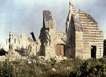 Die Überreste der beschädigten Kirche, Marchelepot, Somme, Frankreich, 1917